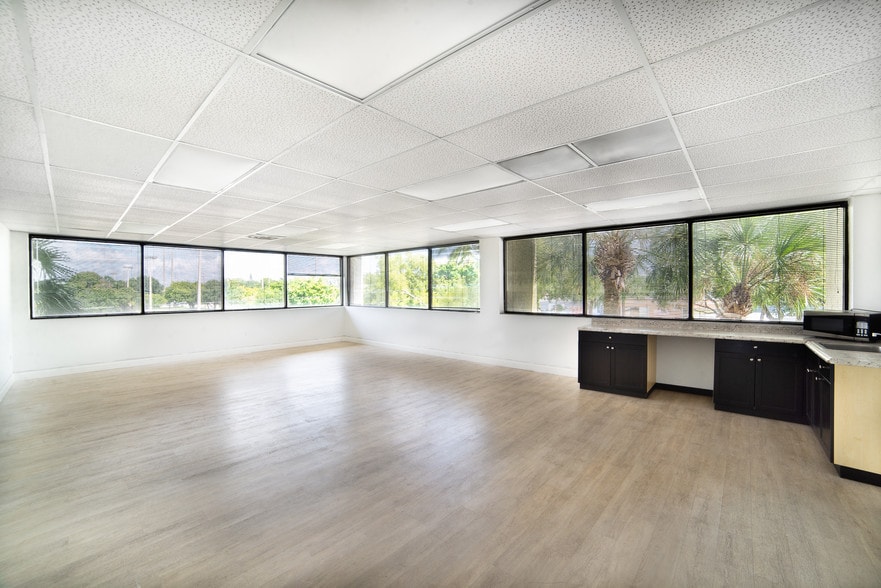 More Photos Of 3115 NW 10th Ter, Oakland Park Unknown For Lease