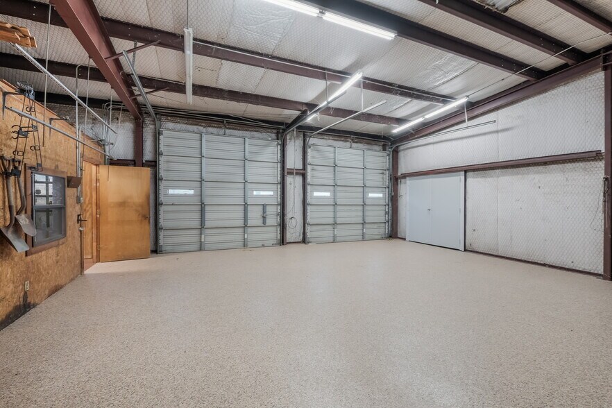 More Photos Of 2908 Us-90, Hondo Freestanding For Lease