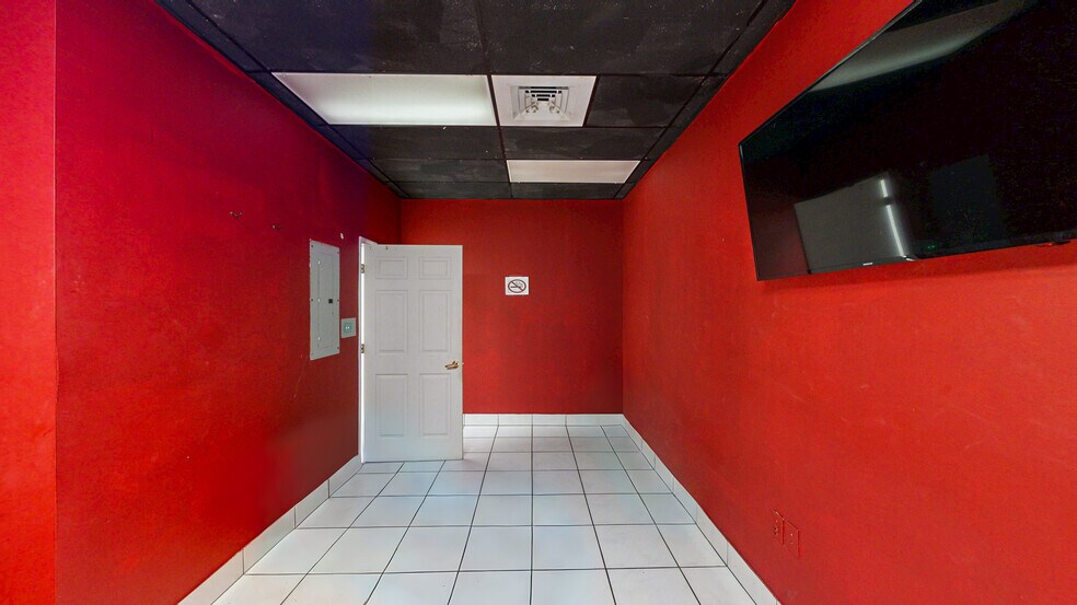 More Photos Of 27330 S Dixie Hwy, Homestead Storefront Retail Office For Sale