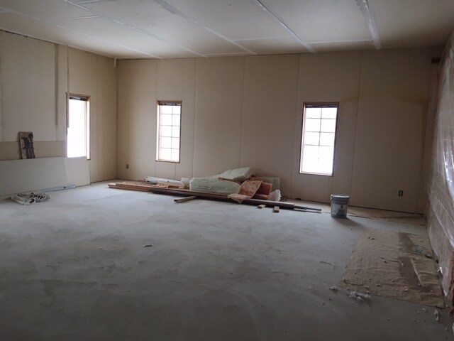 More Photos Of 1330-1350 W Southport Rd, Indianapolis Unknown For Lease