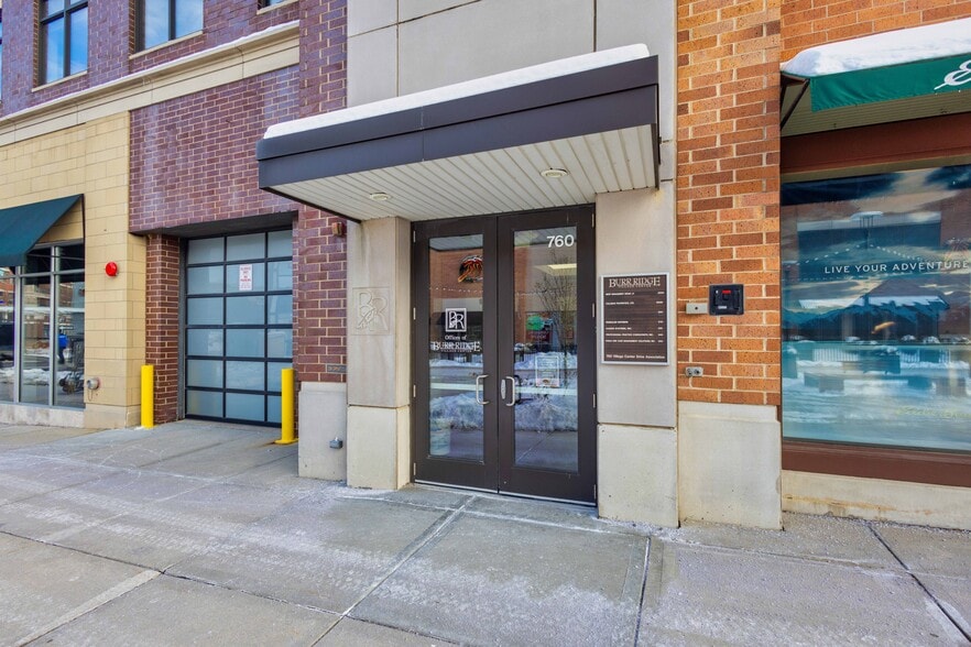 More Photos Of 720-780 Village Center Dr, Burr Ridge Storefront Retail Office For Lease