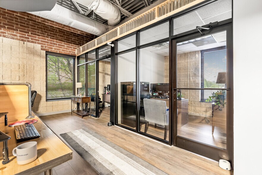 More Photos Of 508 S Lexington Ave, Burlington Office For Sale