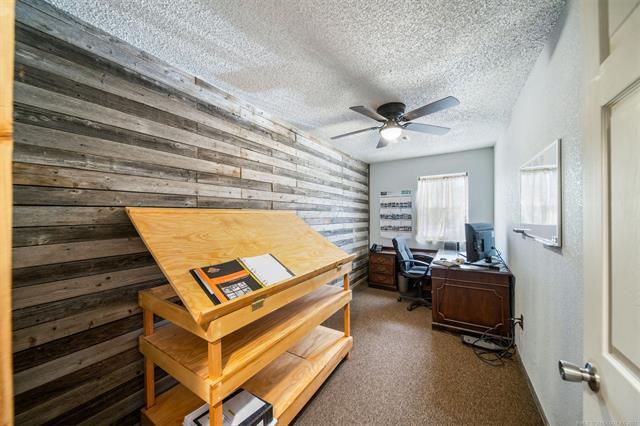 More Photos Of 16382 E Highway 20, Claremore Office Residential For Lease