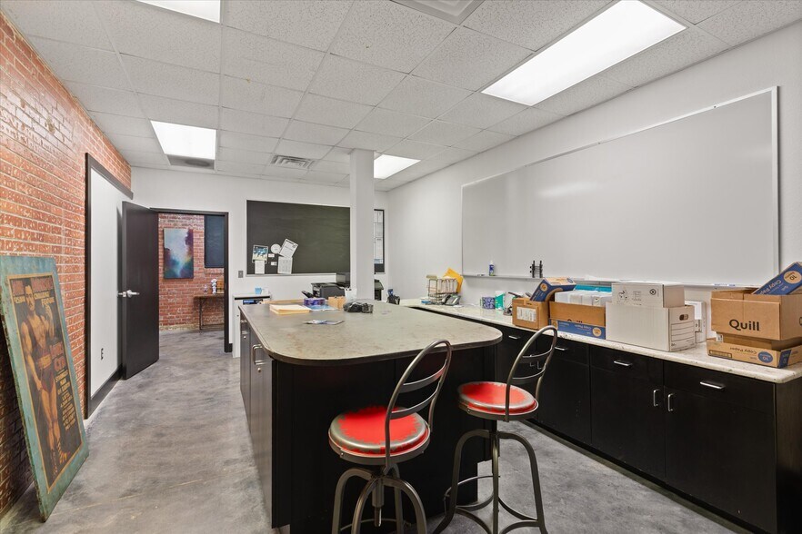 More Photos Of 501 N 3rd St, Longview Office For Sale