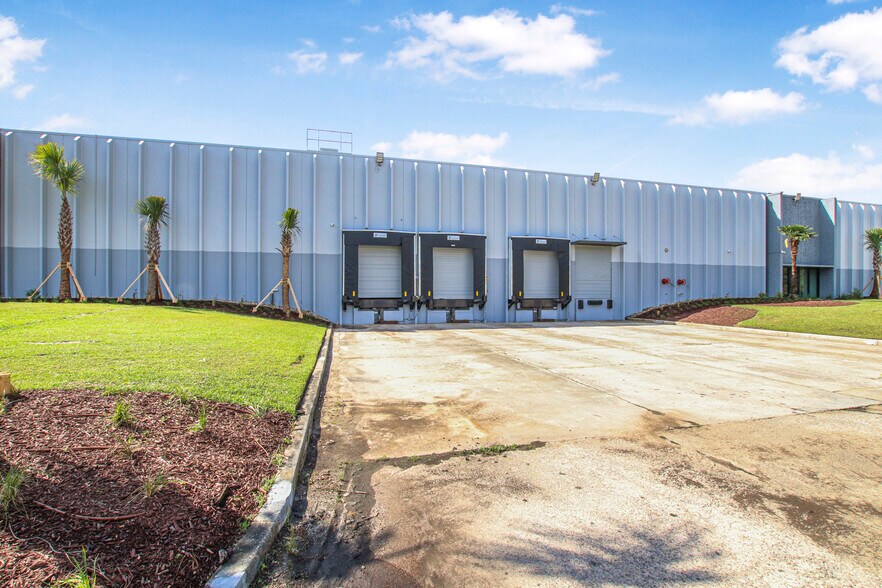 More Photos Of 7391 Pepperdam Ave, North Charleston Warehouse For Lease
