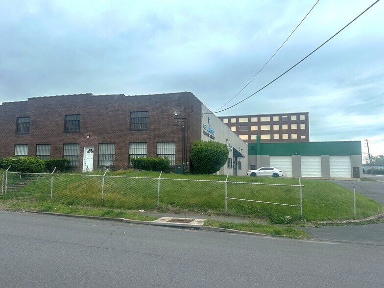 Primary Photo Of 302 E Locust St, Scranton Warehouse For Lease