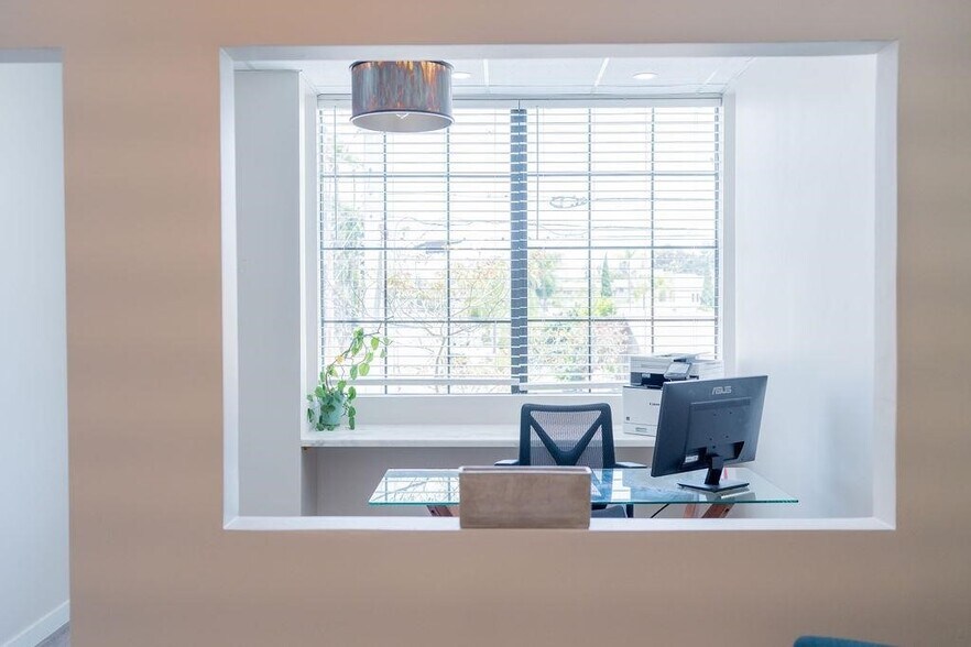 More Photos Of 1015 Chestnut Ave, Carlsbad Office For Sale