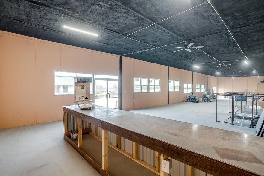 More Photos Of 4920 Tin Top Rd, Weatherford Office For Sale