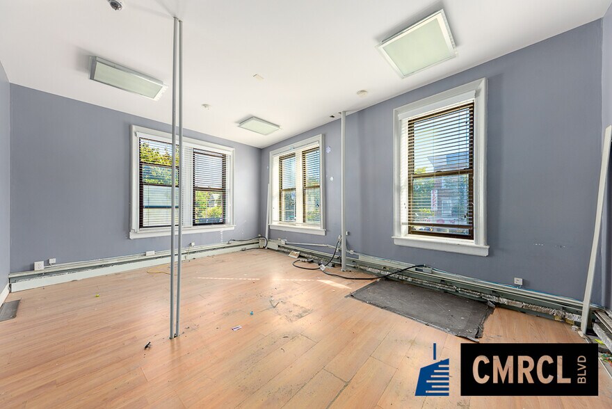 More Photos Of 131 Beverley, Brooklyn Flex For Lease