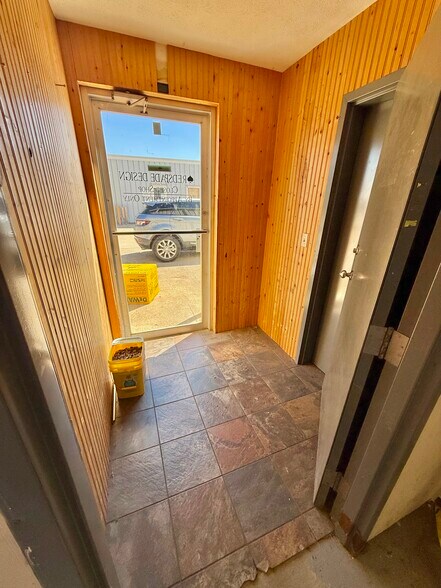 More Photos Of 1805 Industrial Park Dr, Normal Light Distribution For Lease