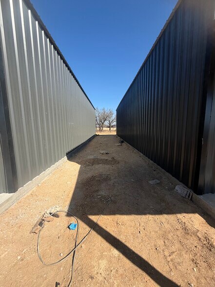 More Photos Of 506 S Access Rd, Clyde Flex For Lease