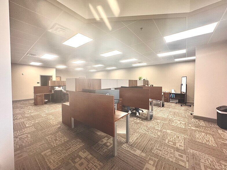 More Photos Of 871 S Auto Mall Dr, American Fork Warehouse For Lease