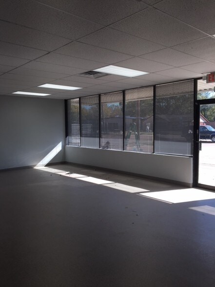 More Photos Of 5602-5608 Pinemont Dr, Houston Storefront Retail Office For Lease