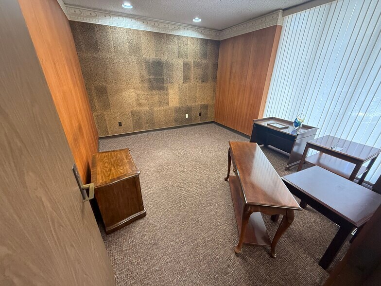 More Photos Of 128 E Commerce St, Aberdeen Storefront For Sale