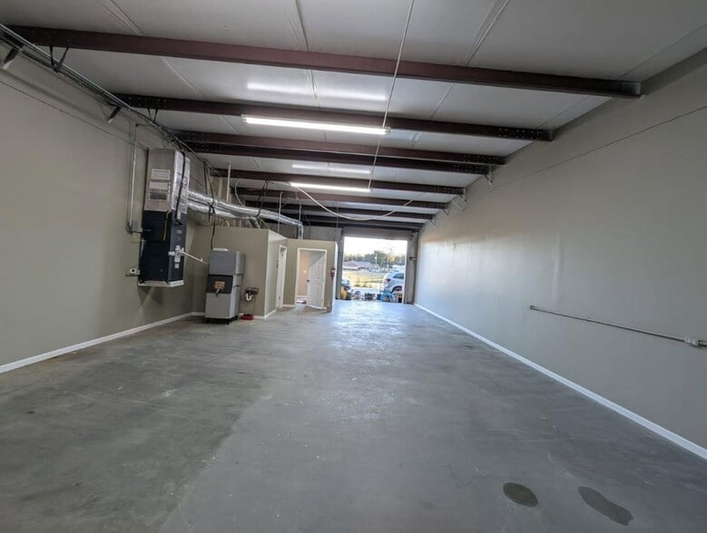 More Photos Of 6317-6327 Dogwood Dr, Milton Service For Lease