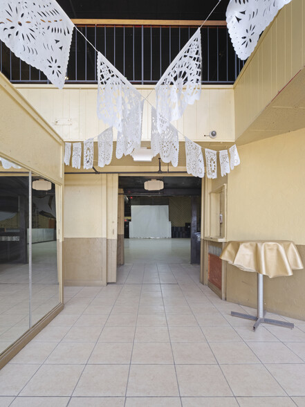 More Photos Of 1508 SE 25th St, Oklahoma City Bar For Sale