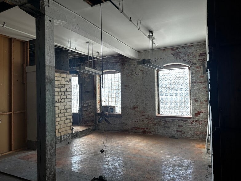 More Photos Of 100 S Clinton St, Dayton Distribution For Sale