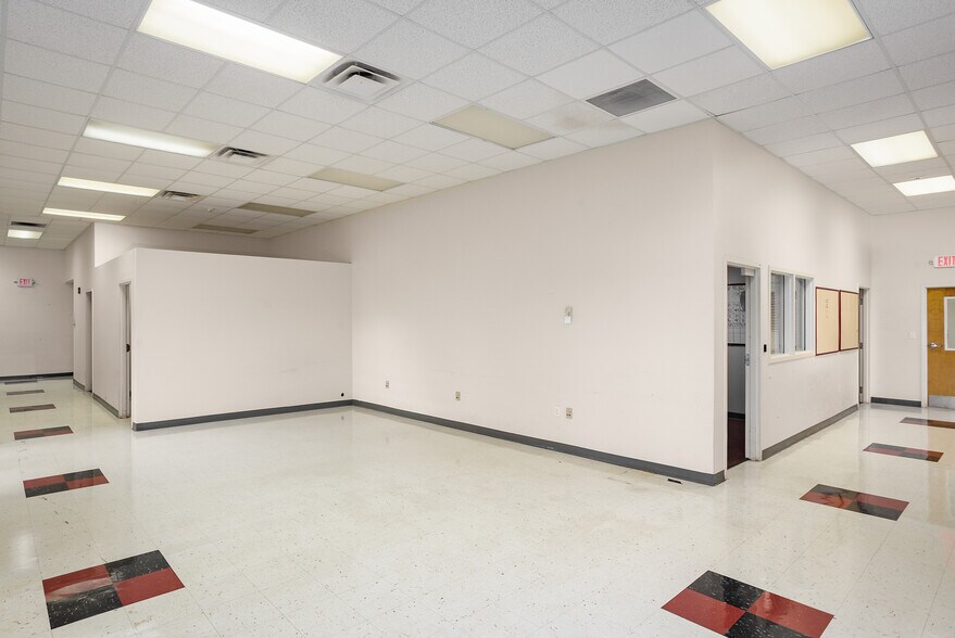More Photos Of 502 S Court St, Florence Warehouse For Sale