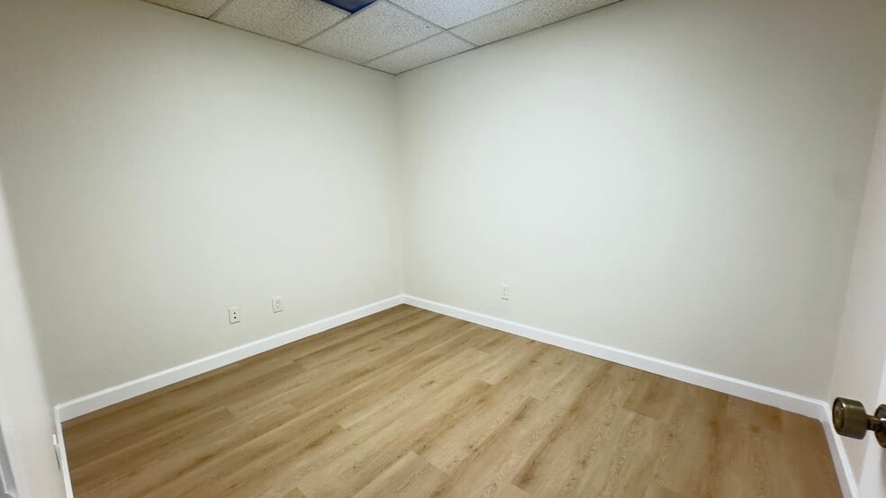 More Photos Of 1100-1160 E Route 66, Glendora Office For Lease