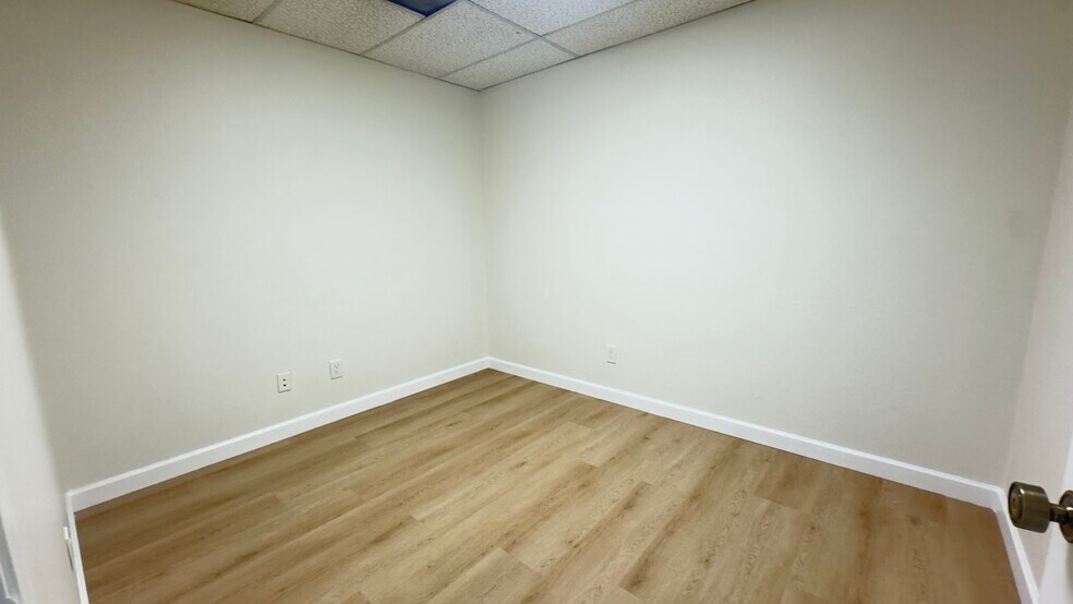More Photos Of 1100-1160 E Route 66, Glendora Office For Lease