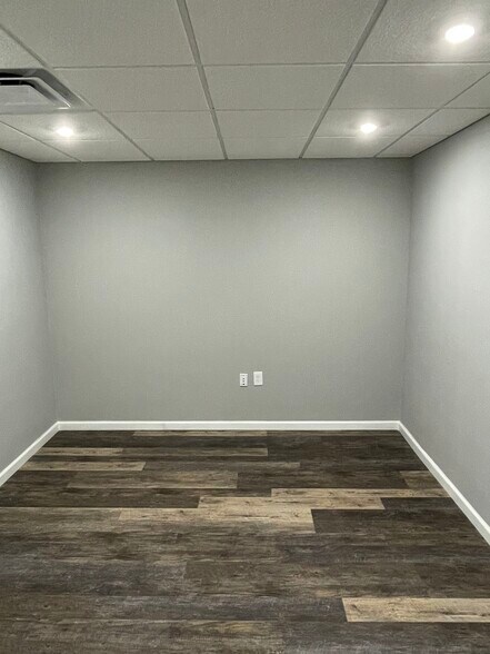 More Photos Of 615 Colonial Park Dr, Roswell Loft Creative Space For Lease