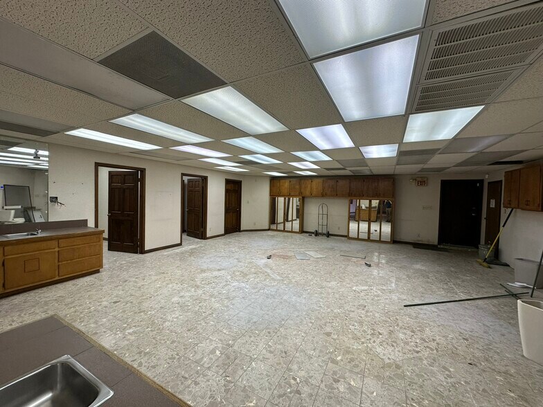 More Photos Of 6436 Bandera Rd, San Antonio Medical For Lease