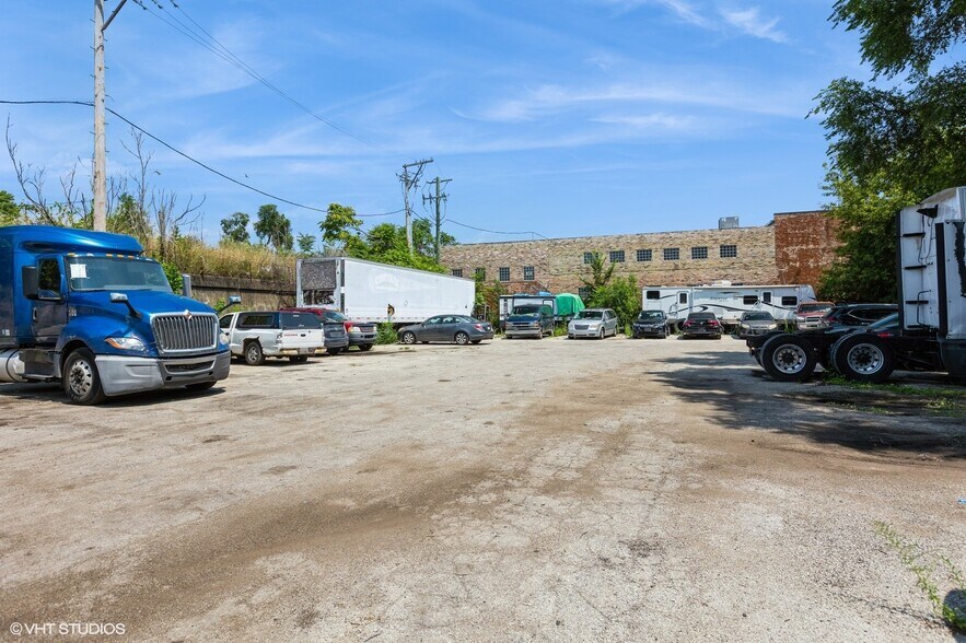 More Photos Of 5144 W Lake St, Chicago Land For Lease
