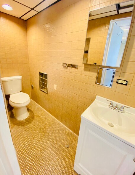 More Photos Of 13201-13207 NE 16th Ave, North Miami Office For Lease