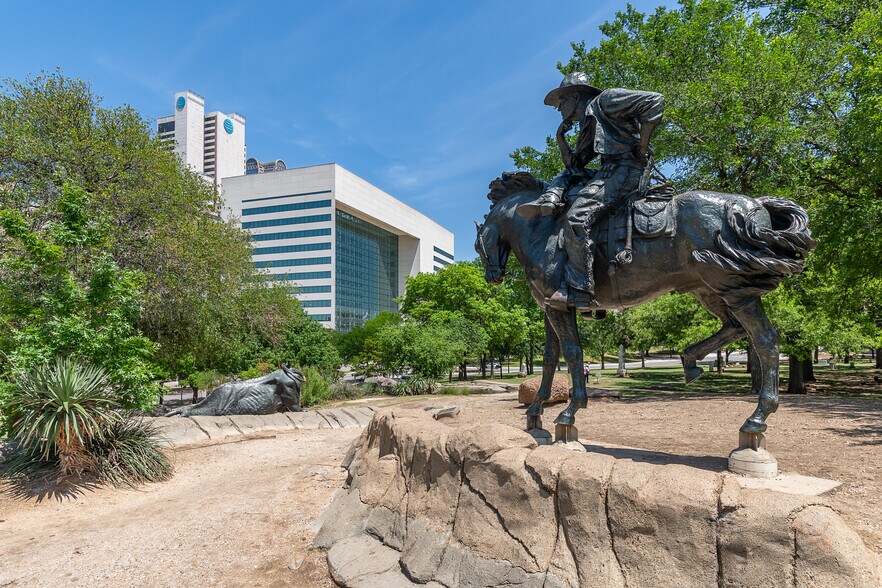 More Photos Of 1301 Young St, Dallas Office For Lease