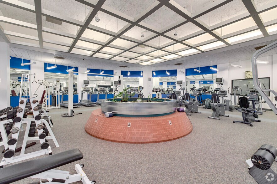 More Photos Of 15000 Conference Center Dr, Chantilly Office For Lease