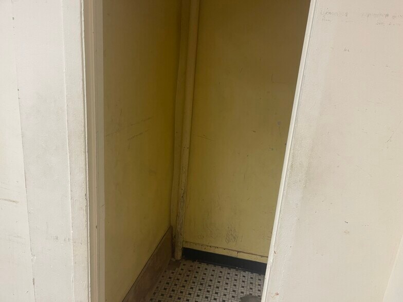 More Photos Of 41-10 29th St, Long Island City Storefront Retail Office For Lease