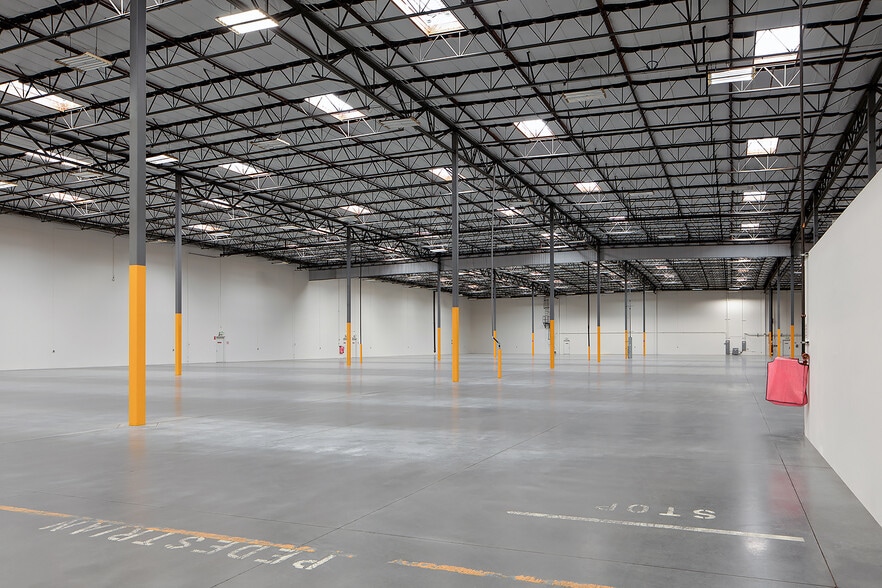 More Photos Of 3031-3033 Gardenia Ave, Long Beach Warehouse For Lease