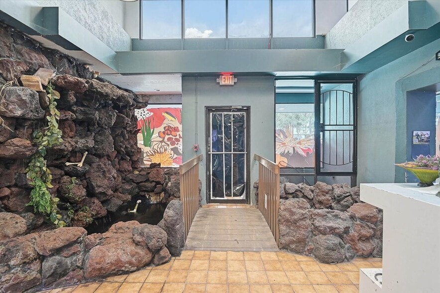 More Photos Of 2160 Gulf Gate Dr, Sarasota Storefront For Sale