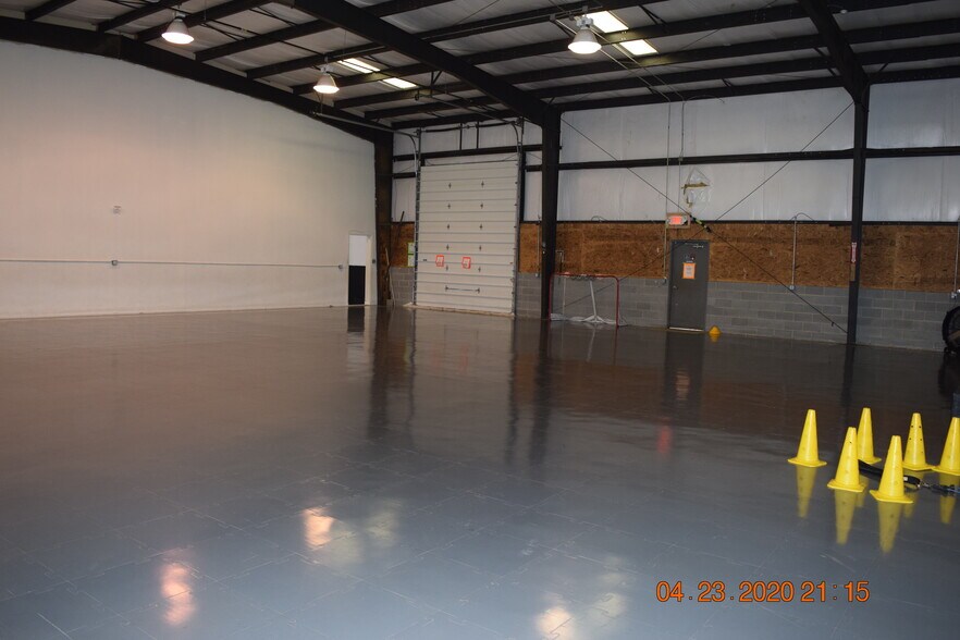 More Photos Of 19 Baron Park Rd, Fredericksburg Light Distribution For Lease