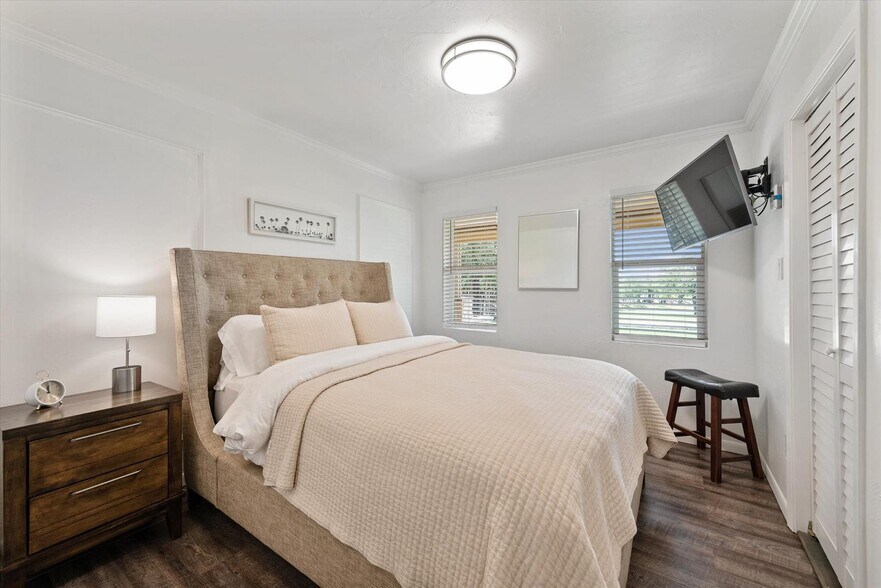 More Photos Of 1000 County Road 904, Joshua Golf Course Driving Range For Sale