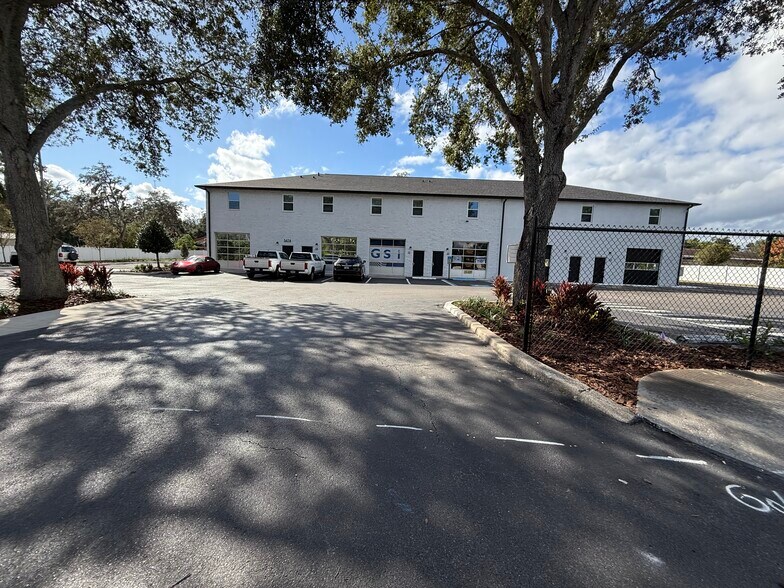 More Photos Of 5474 Williams Rd, Tampa Light Distribution For Lease