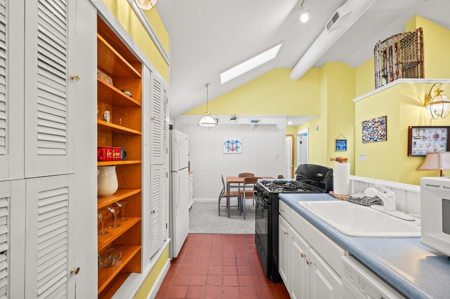 More Photos Of 231 E Buffalo St, New Buffalo Hotel For Sale