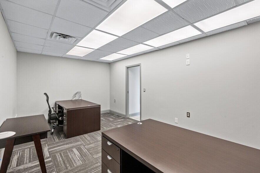 More Photos Of 4920-4934 Lincoln Dr, Edina Office For Sale