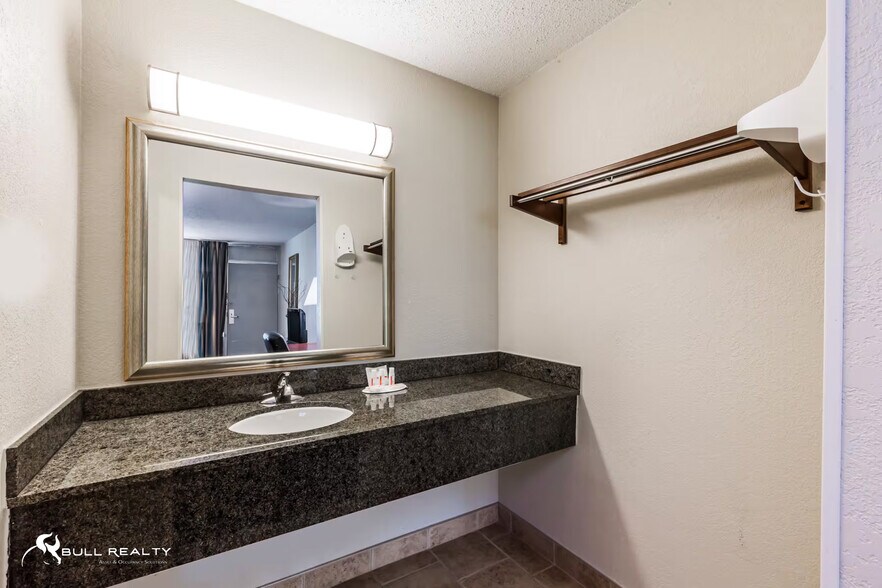More Photos Of 2915 Highway 14, New Iberia Apartments For Sale