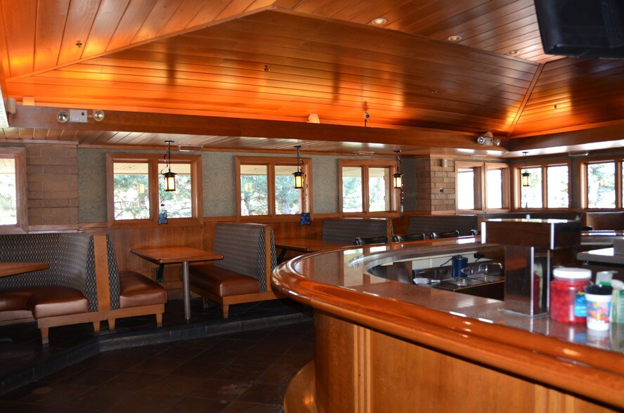 More Photos Of 300 Veterans Pky, Bolingbrook Restaurant For Sale