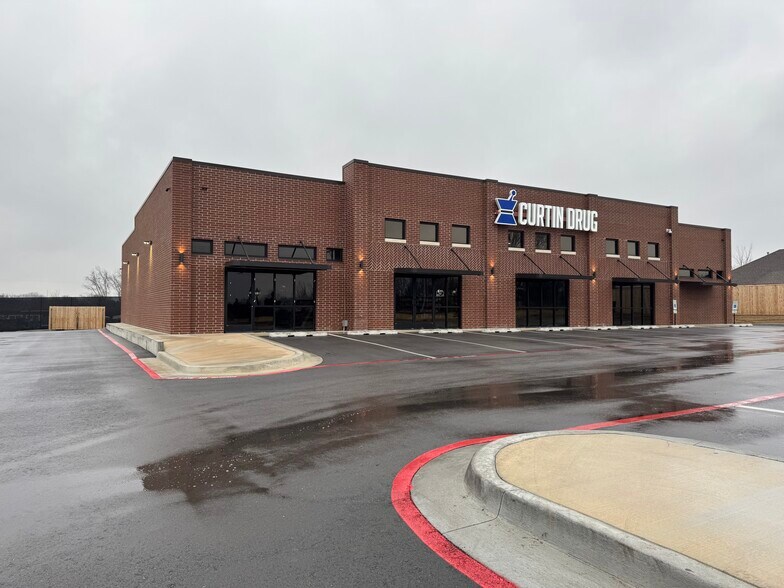 More Photos Of E 121st St, Jenks Medical For Lease