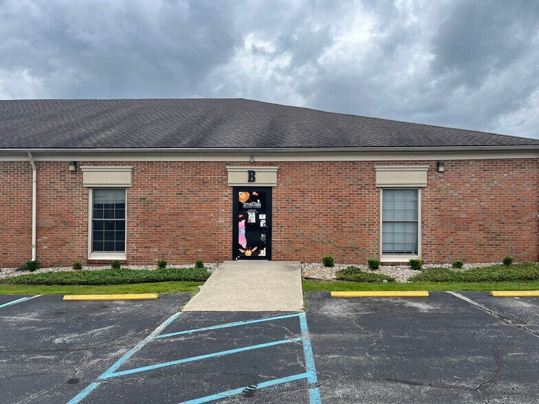 Primary Photo Of 2818 Grant Line Rd, New Albany Office For Lease