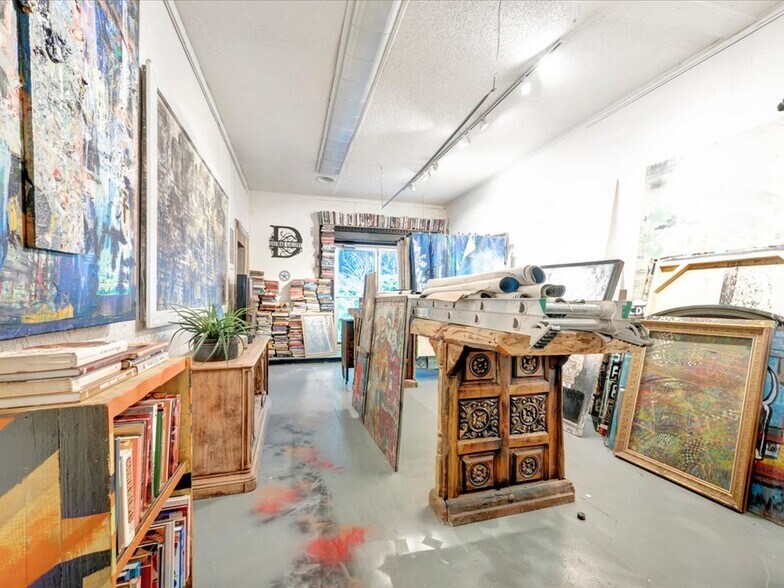 More Photos Of 132 Nacogdoches St, Center Storefront Retail Residential For Sale