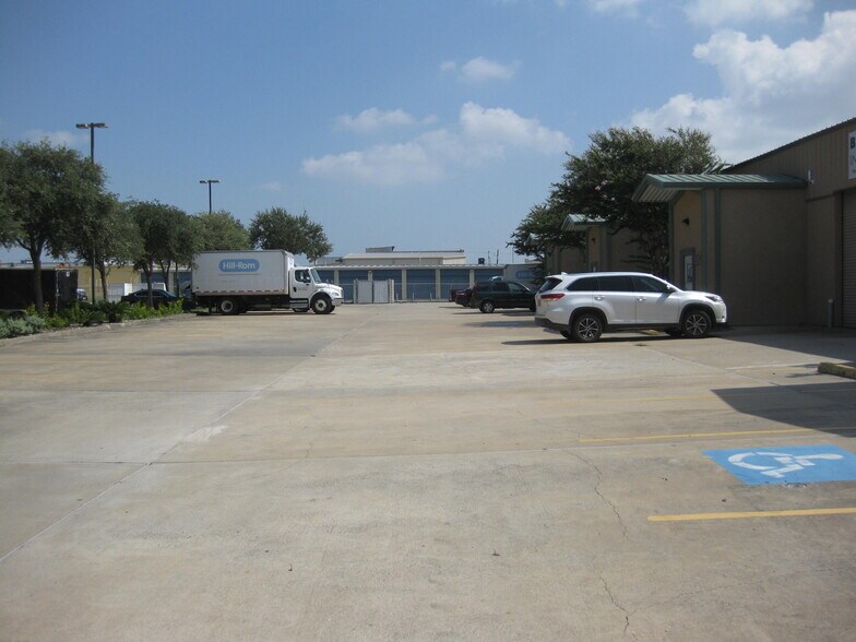 More Photos Of 3814 Acushnet Dr, Corpus Christi Light Manufacturing For Lease