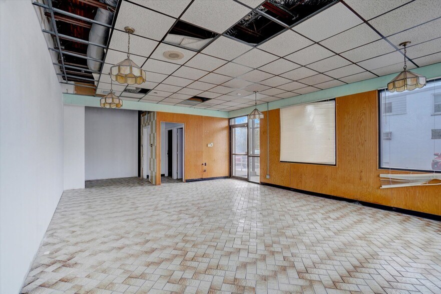 More Photos Of 1938 W Market St, York Freestanding For Sale