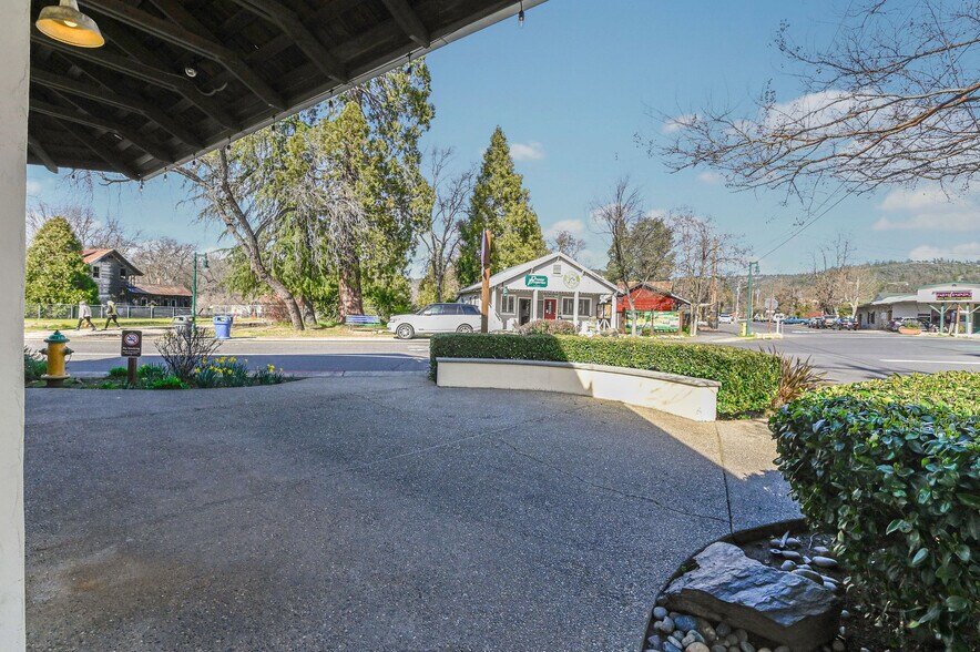 More Photos Of 191 Main St, Murphys General Retail For Sale