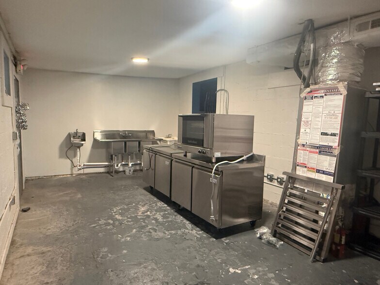 More Photos Of 1601 Riverside Dr, Nashville Storefront For Lease