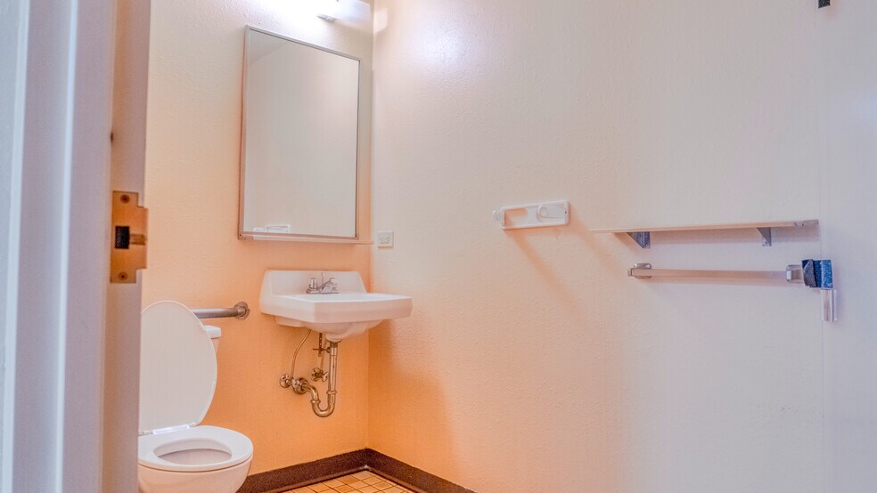 More Photos Of 2737 W 2nd Ave, Denver Warehouse For Sale