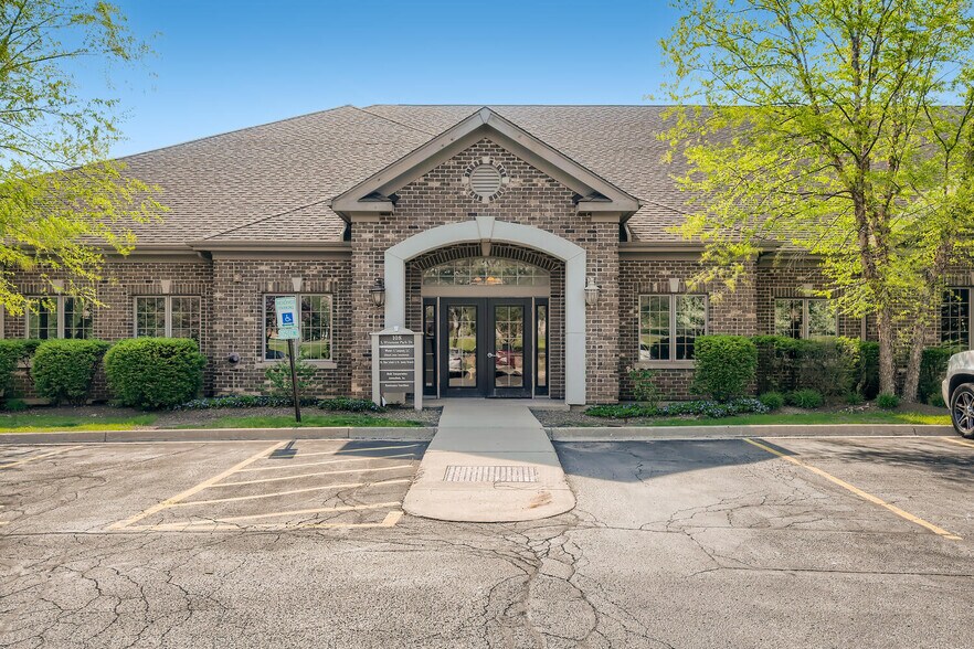 More Photos Of 108 S Wynstone Park Dr, North Barrington Office For Lease