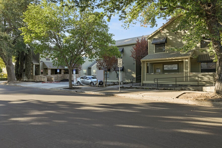 More Photos Of 621-627 13th St, Modesto Office For Lease